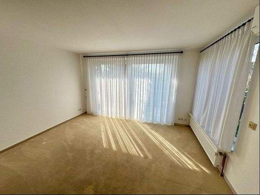 Sitz-Ankleidebereich Schlafzimmer mit Terrassenzugang