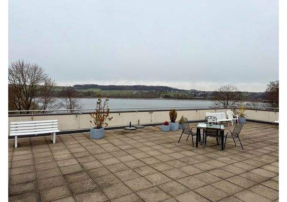 Terrasse mit Blick auf den Möhnesee