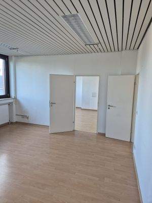 großes Arbeitszimmer hinten 1.2.jpg