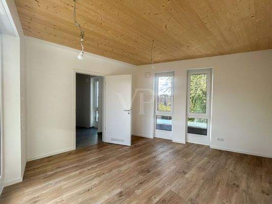 Schlafzimmer mit Zugang zum Badezimmer