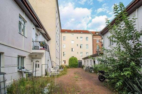 08. Innenhof mit Fahrradplatz
