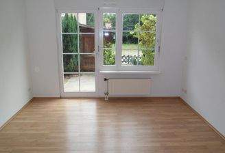 Wohnzimmer mit Terrasse