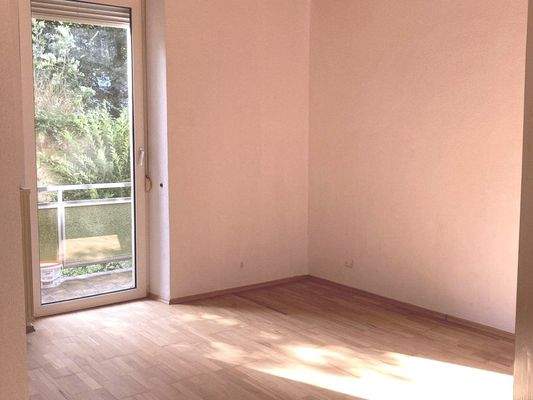 Zimmer 2 mit Balkon/Gartenausgang