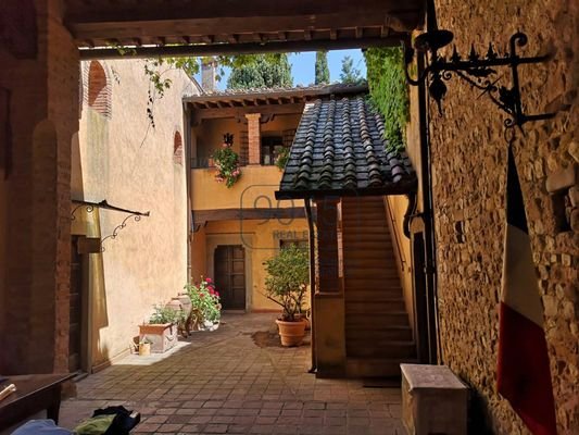 Schönes Anwesen inmitten von Weinbergen im Chianti in Tavernelle bei Montalcino - Toskana