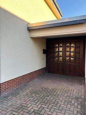 Eingang - Hofeinfahrt zur Garage