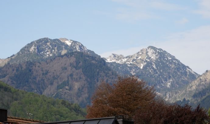 Außergewöhnlich großzügige Dachgeschosswohnung in Flintsbach am Inn mit Blick auf Wendelstein und Petersberg