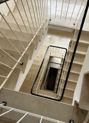 Blick durchs ganze Treppenhaus