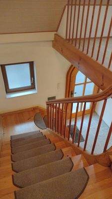 Die schöne Echtholztreppe