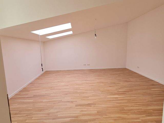 Schicke 4- Zimmerwohnung mit Parkett, Einbauküche, Balkon u. guter Energieeffizienz - Foto 3