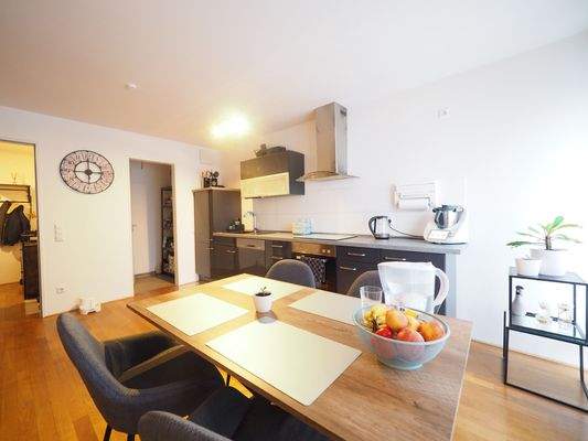 Küche und Essen Richtung Flur