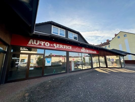 AUTOHAUS | STRAßENANSICHT