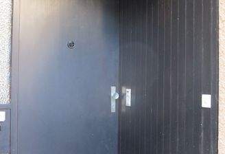 Hauseingang - Haustüre überdacht.JPG