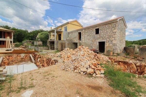 Ca. 400 m² ermöglichen den Traum vom eigenen Pool