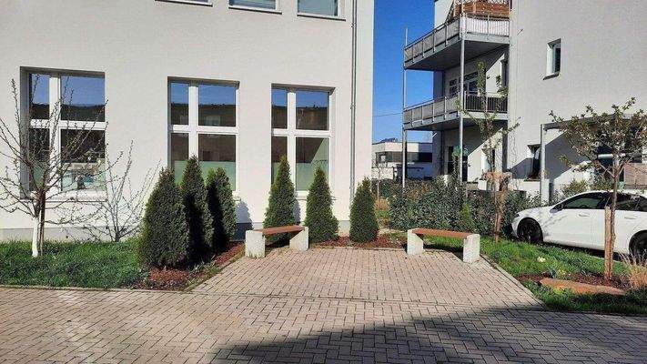 Mieterplauschecke vorm Haus