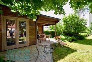 Gartenhaus mit Terrasse