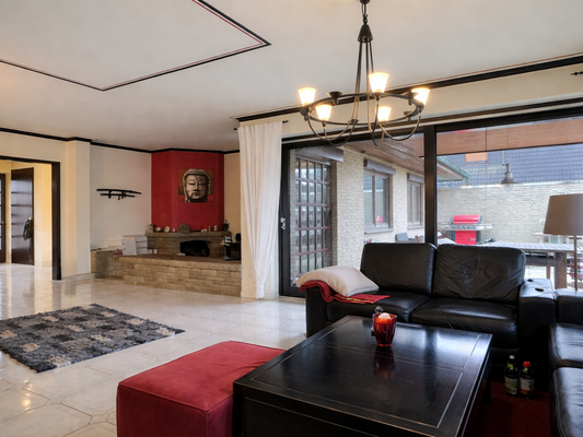 EG Wohnzimmer Blick Kamin