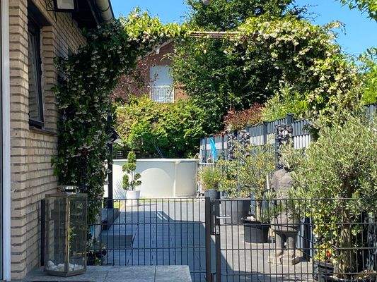 Eingangsbereich zum Garten.JPG