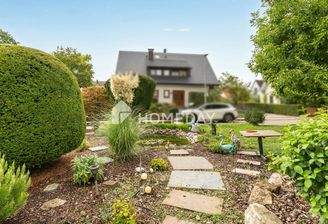 Vorgarten mit Gartenteich