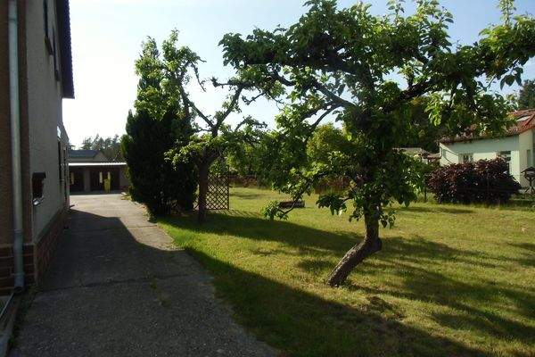 5a Weg zu den Garagen.JPG