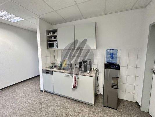 INFOS UNTER: 06171-586000