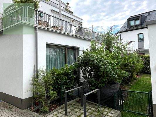 Rückseite Gebäude-Blick zum Schlafzimmerfenster