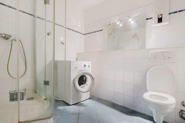 Wohnung 2: Badezimmer