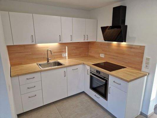 neue Küche mit Geschirrspüler