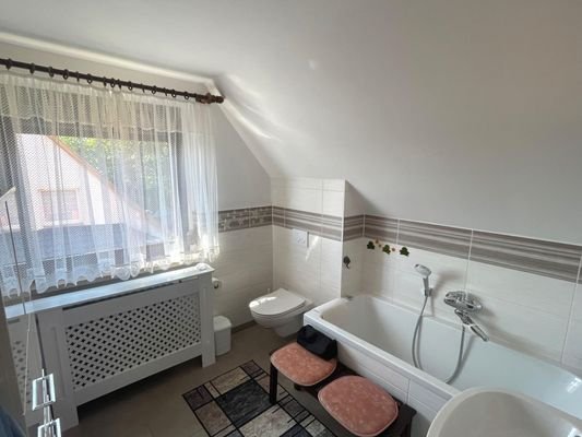 DG: Hauptbad mit Wanne