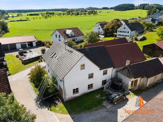 Wohnen inmitten von Feldern und Wiesen