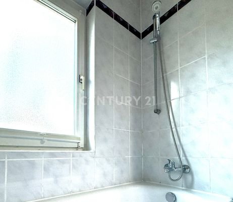 Tageslichtbad mit Badewanne