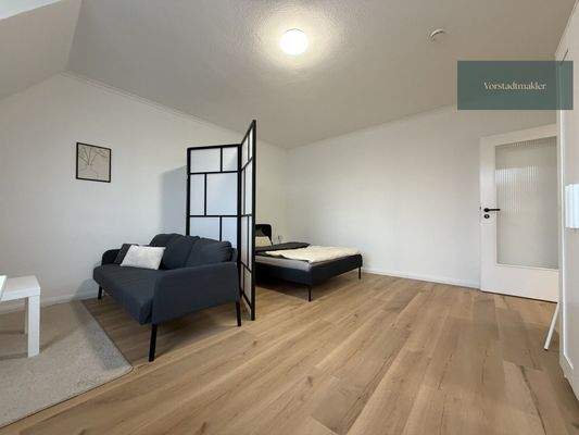 Geräumiges Wohnzimmer