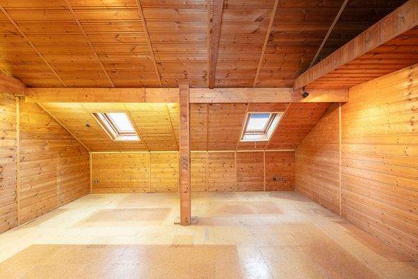 ausbaufähiges Dachgeschoss ||&nbsp;DG