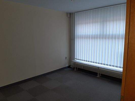 Zimmer Straßenfront rechts