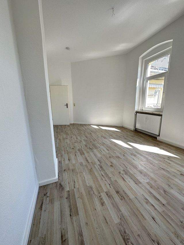 Renovierte 3 Raum Wohnung in Zwickau mit Balkon ab sofort zu vermieten - Photo 3