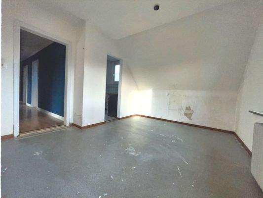 Großzügiges Zimmer im Obergeschoss