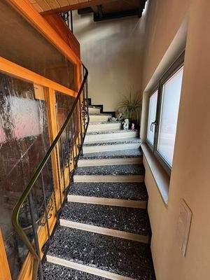 23a Treppenhaus zur WE im OG