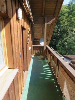 Ostbalkon mit Markise 