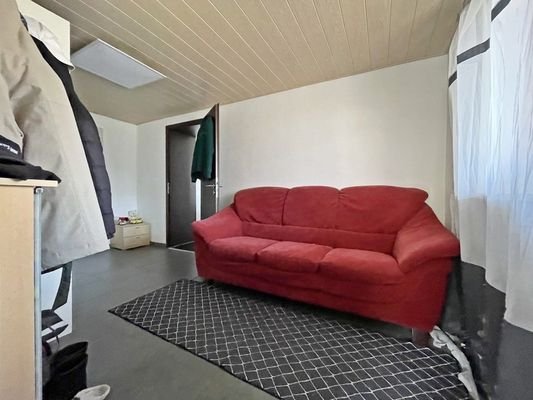 Wohnzimmer der kleinen Wohnung - Weitwinkel.jpg