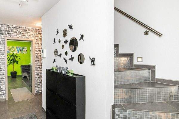 EG Flur mit Aufgang OG