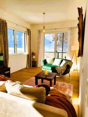 05-Wohnzimmer mit Balkon Wohnobjekt Gewerbeobjekt 