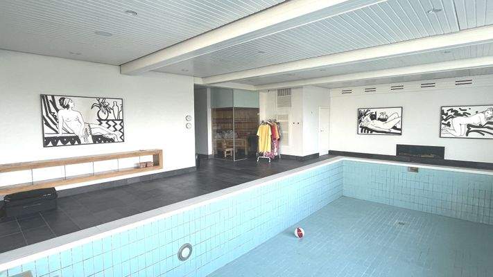 Schwimmbad - Blick Richtung Sauna