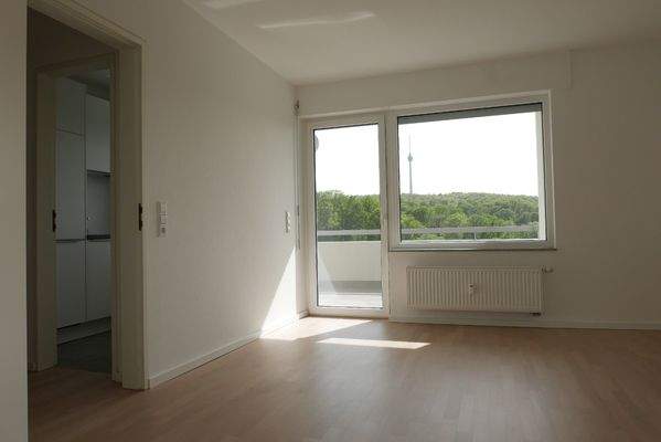 Wohnzimmer mit Balkonzugang