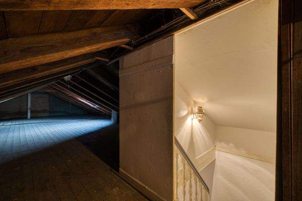 Staurraum im Dachboden