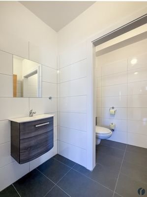 WC mit Waschbecken