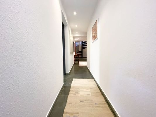 Kellergeschoss - Flur.jpg