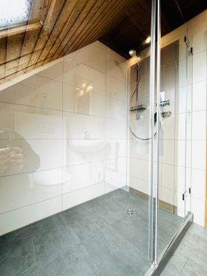 Modernes Badezimmer