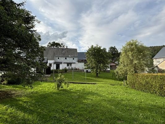 Blick aufs Haus vom Garten