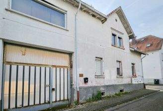 Blick Hofeinfahrt und Haus