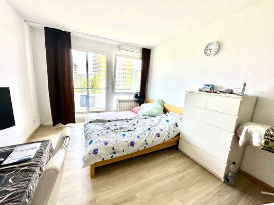 Großes Schlafzimmer