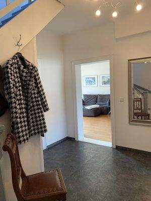 Flur-Blick in Wohn-Essbereich